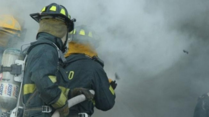 Rozsáhlý noční požár způsobil škody za desítky miliónů