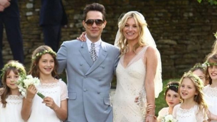 Skandální topmodelka Mossová se provdala za rockera