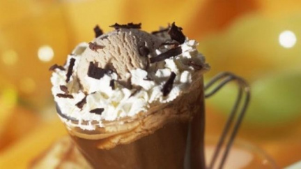 Ledová káva: Osvěžující nápoj, který můžete vychutnávat po celý den