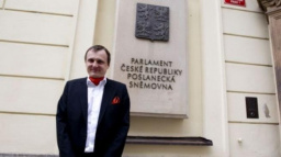 Pokračování vlády je výsledkem chladné úvahy, komentuje český tisk