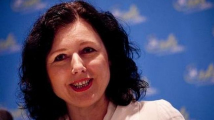 Stát zaplatí Jourové za nařčení z korupce přes 3,6 milionu korun