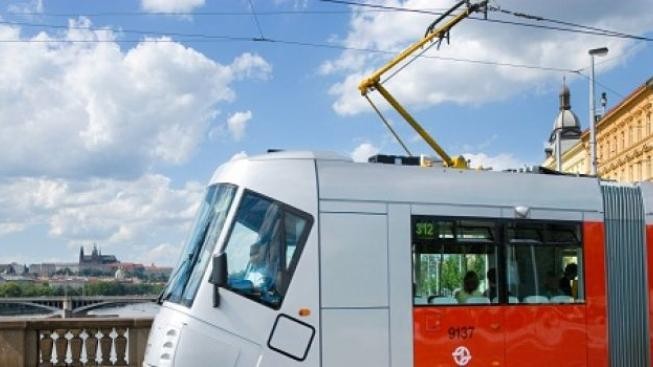 Porucha transformátoru odřízla centrum Prahy od elektřiny, stály i tramvaje