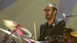 "Brouk" Starr přiváží kapelu plnou hvězd. Zazní i skladby Beatles