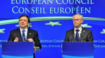 Eurozóna jedná o společném dluhopisu. Pomůže zaplatit řecký dluh