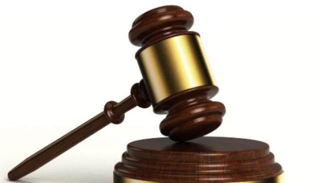 Muž týral čtyřměsíčního syna, hrozí mu 12 let vězení