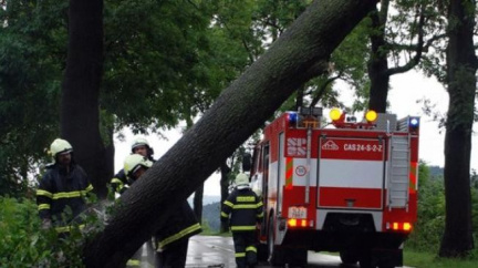 Středeční bouřky způsobily škody za desítky milionů