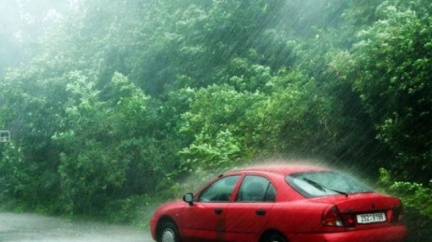 Bouřky jen tak neustanou, varují meteorologové. V Čechách navíc zesílí