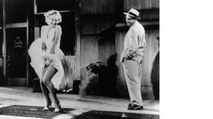 Šaty Marilyn Monroe byly prodány neznámému kupci za 84 milionů