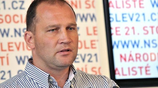 Šlégr chce složit poslanecký mandát. Místo něj by přišel kmotr Benda