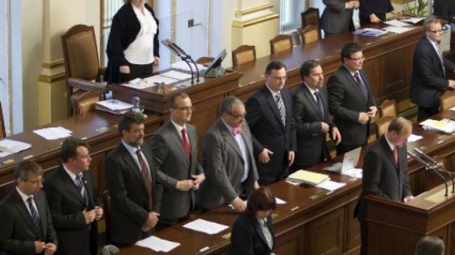 ČR je v politickém rozkladu. Vláda je neschopná, myslí si většina