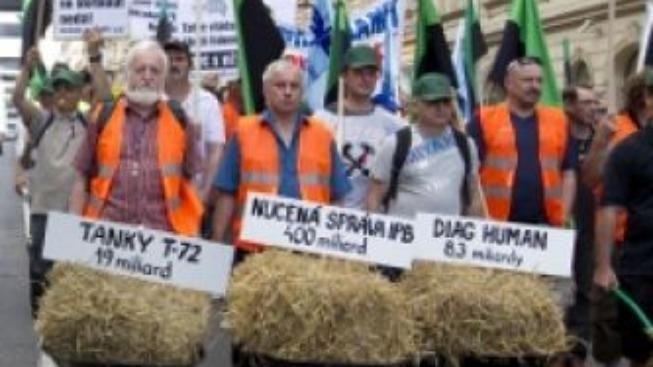 Rozpačitá stávka vládu posílí, tvrdí slovenský tisk