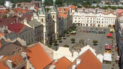 Zastupitel, který najel autem na strážníka, rezignoval