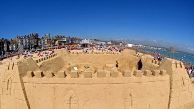 Největší hrad z písku všech dob! Hradby dosáhly délky 27,3 kilometru