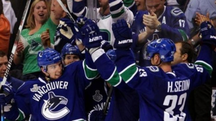 Vancouver má Stanley Cup na dosah