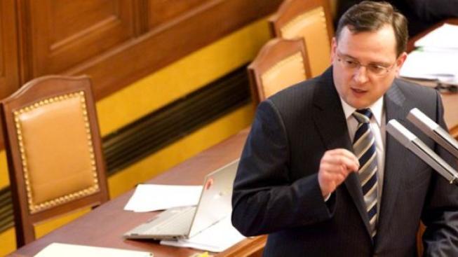 Mladá komunistka tahá eso proti Nečasovi. Deset tisíc celiaků