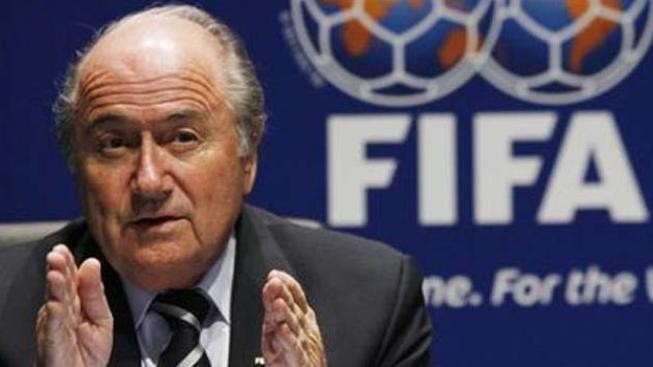 FIFA si opět zvolí do čela Blattera, stejně jako kdysi soudruzi nemá protikandidáta