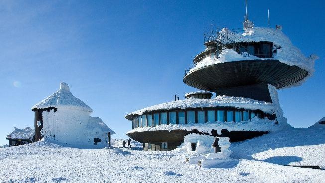 Rozbitá lanovka ztíží tradiční pouť na Sněžku, nefunguje horní úsek