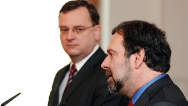 Varování Nečasovi. Nátlakový potenciál exministrů Bárty a Johna vzroste