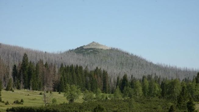 Šumava láká zdatné turisty na novou trasu vedoucí na vrchol Polomu