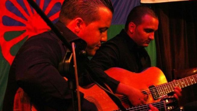 Závěrečný galakoncert festivalu Khamoro roztancoval klub SaSaZu