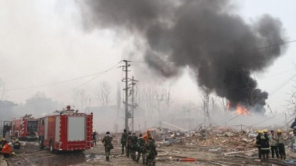 Čína: Výbuch v chemické továrně zabil nejméně tři lidi 