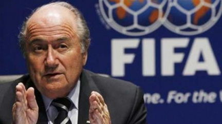 Bin Hammám chce, aby byl kvůli korupci vyšetřován i Blatter 
