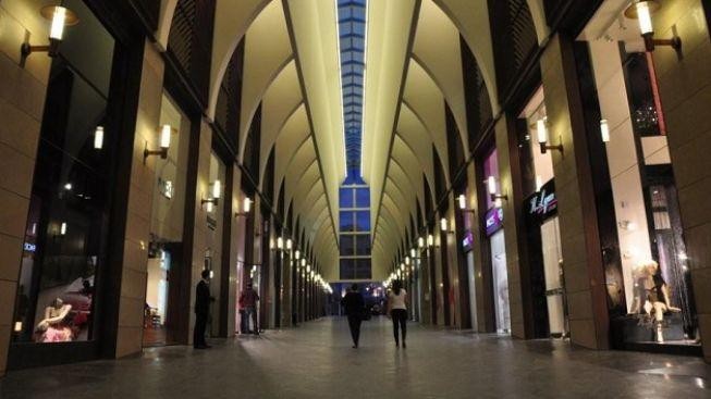 Luxus v Bejrútu, kde kolabuje internet a vypínají proud