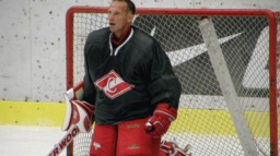 Dominik Hašek letos chytat nebude, ale ještě s hokejem nekončí 