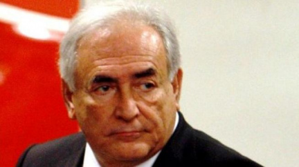 Sperma Strausse-Kahna objeveno na šatech pokojské