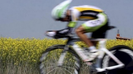Španělského cyklistu Tonda rozdrtila garážová vrata 