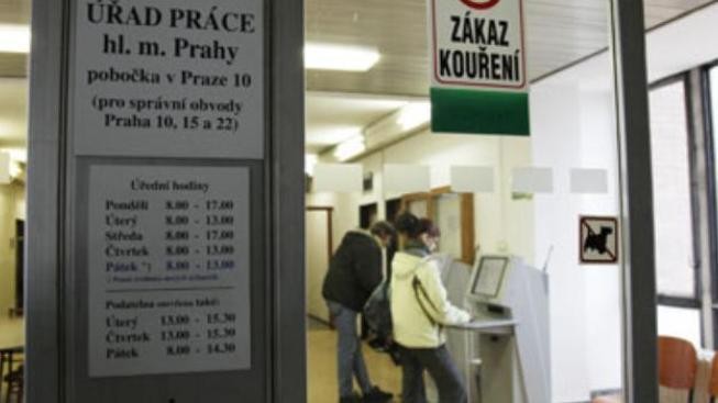 Češi loni zneužili sociální dávky za 144 milionů