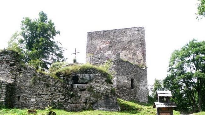 Vítkův Hrádek na Českokrumlovsku ovládnou strašidla, šermíři i Nezmaři