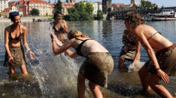 V Česku padaly teplotní rekordy, zemi zasáhly bouřky