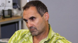 Zpěvák a zastupitel ODS Kalousek obviněn z podvodu