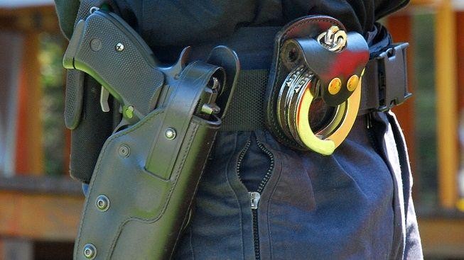 Zfetovaný mladík ujížděl v kradeném autě. Bez řidičáku