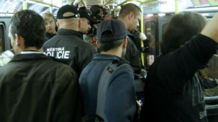 Cestování pražskou MHD značně podraží, jízdenky vyjdou až na 32 korun