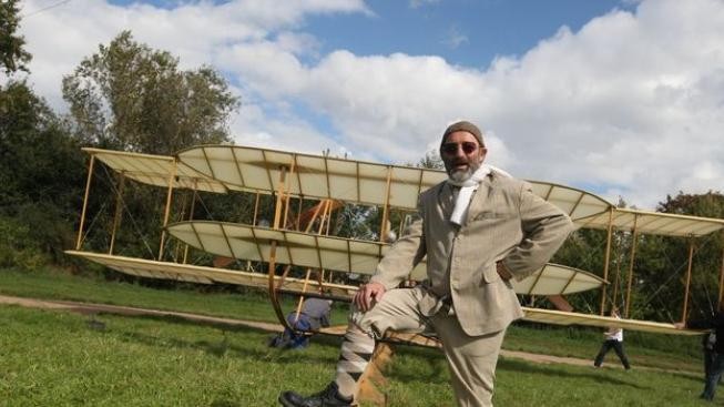 Pilot zopakuje historický Kašparův let, přistane na závodišti v Chuchli 