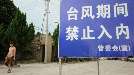 Tajfun Saola uzavřel na Tchaj-wanu burzy, hlášeny první dvě oběti 