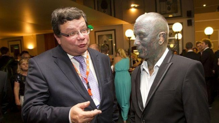 Potetovaný skladatel Franz kandiduje na prezidenta. Sbírá podpisy