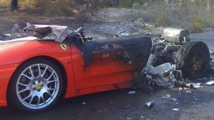 Banega má s auty pech. Jedno mu přejelo nohu, nové Ferrari shořelo na popel