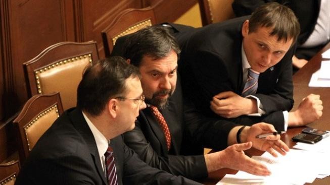 John může ve vládě pokračovat mimo vnitro, připustil opět Nečas