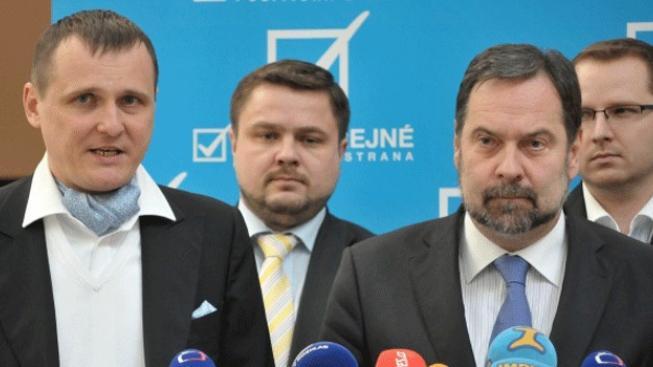 Utajovaný plán: Teď udržet VV ve vládě. Předčasné volby až 2012