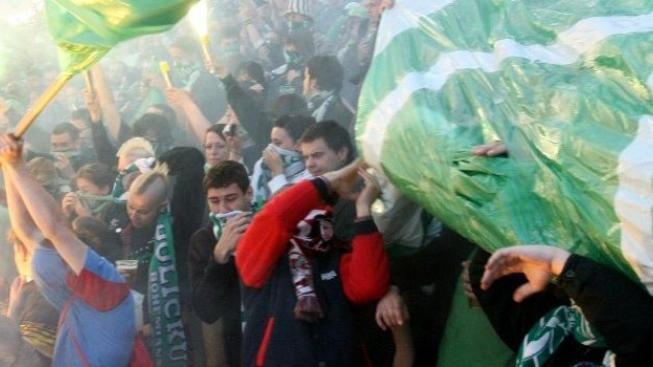 Fanoušci Bohemians v Ostravě útočili na policisty i na majetek, 4 obviněni
