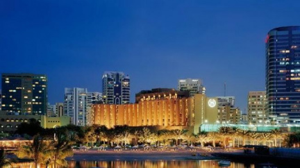 Abú Zabí nabízí luxus, památky, moře