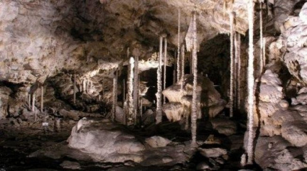Co má společného Kateřínská jeskyně a Macocha?