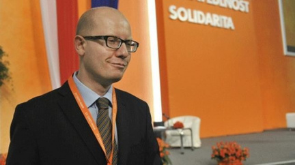 Přijměte rezignace ministrů, vyzvala ČSSD Klause