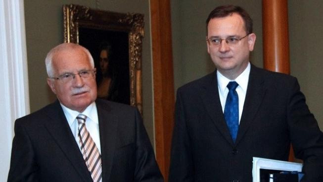 Nečas navrhl odvolání ministrů za VV Klausovi, ten čeká na K9