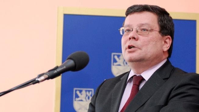 Vondra svolal mimořádnou tiskovku. Odejde, když se přidá Kalousek?