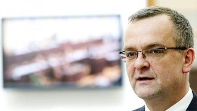 Ať si Jakl přečte Ústavu a nedělá ostudu, vzkazuje Kalousek