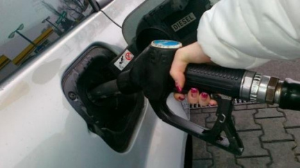 Benzin zdražil na rekordní hodnoty, stojí přes 34 korun za litr